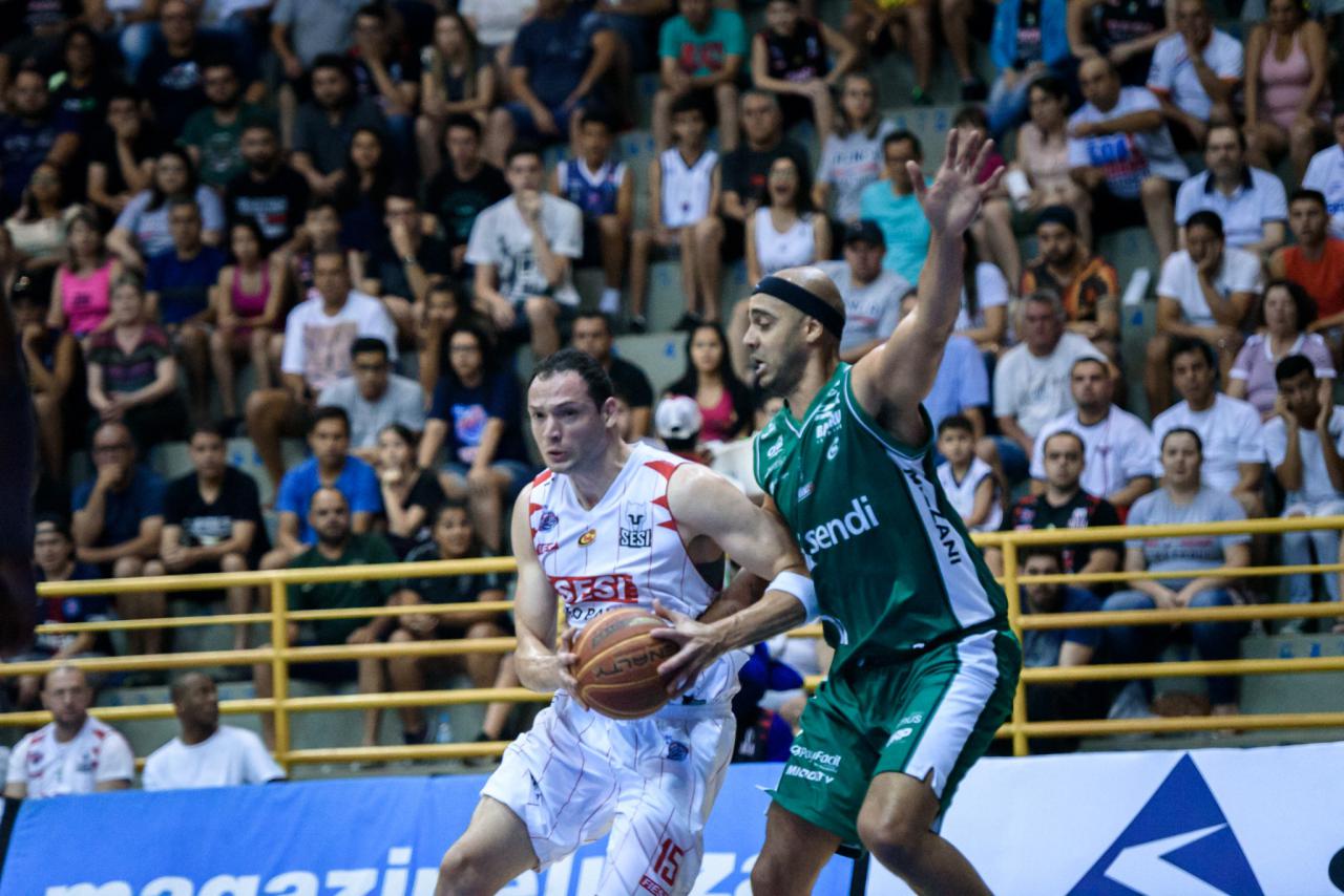 No Pedrocão, Sesi Franca Basquete derrota Bauru e abre um a zero na semi