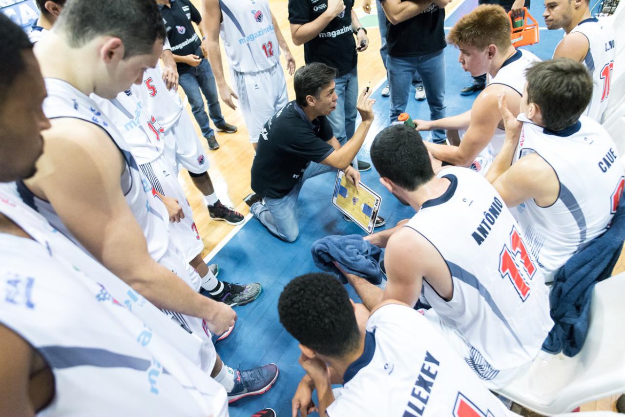 Franca Basquete enfrenta o Pinheiros nesta sexta-feira