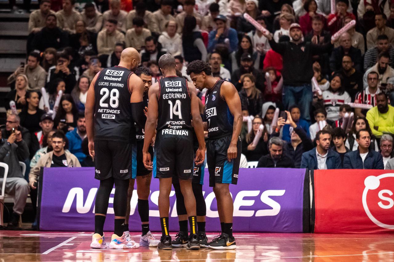 São Paulo vence o Cerrado Basquete e assume a liderança do NBB