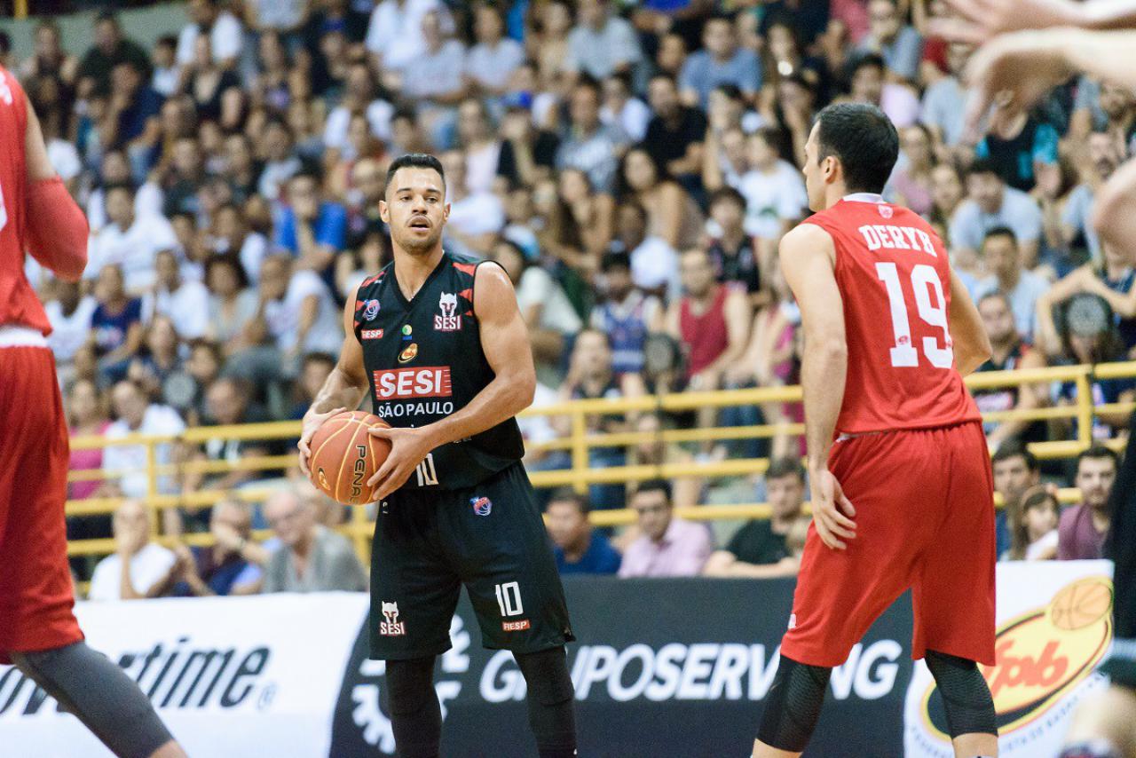 No primeiro jogo da final, Sesi Franca Basquete é superado por Paulistano