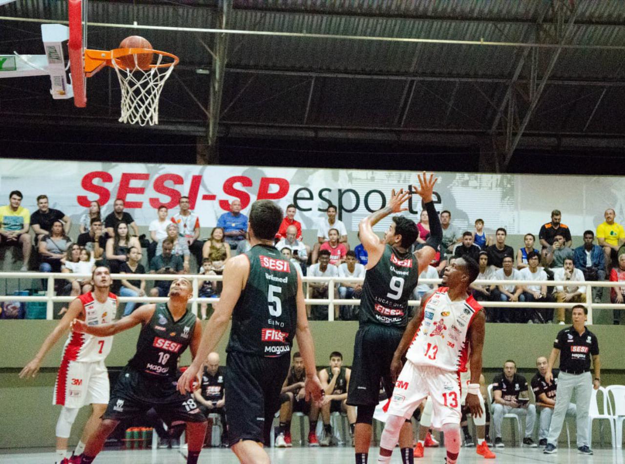 Na estreia do segundo turno, Sesi Franca supera Rio Preto por placar centenário