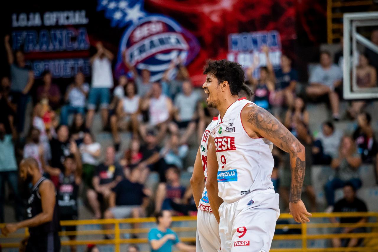 Diante do Botafogo, Sesi Franca chega à décima vitória no NBB