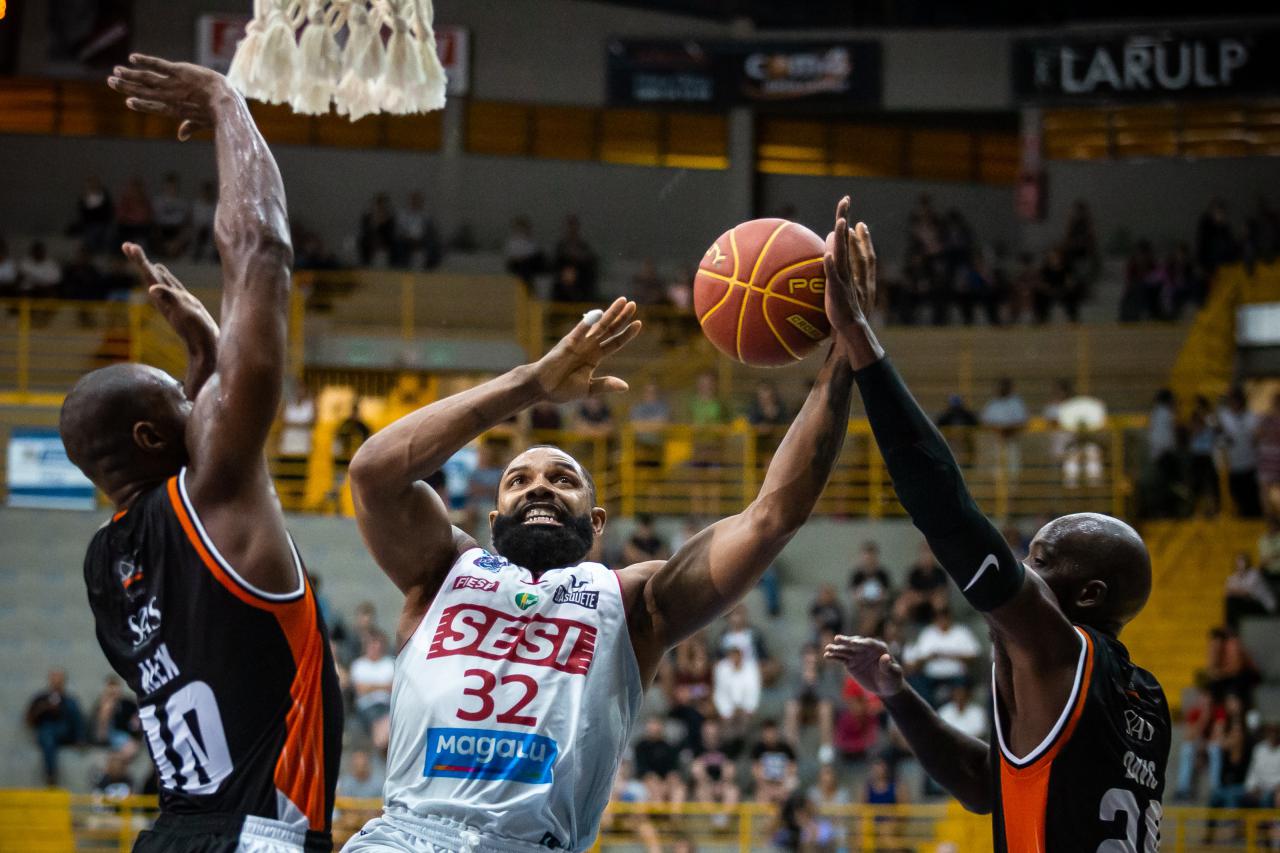 Sesi Franca vence Basquete Cearense e segue líder do NBB