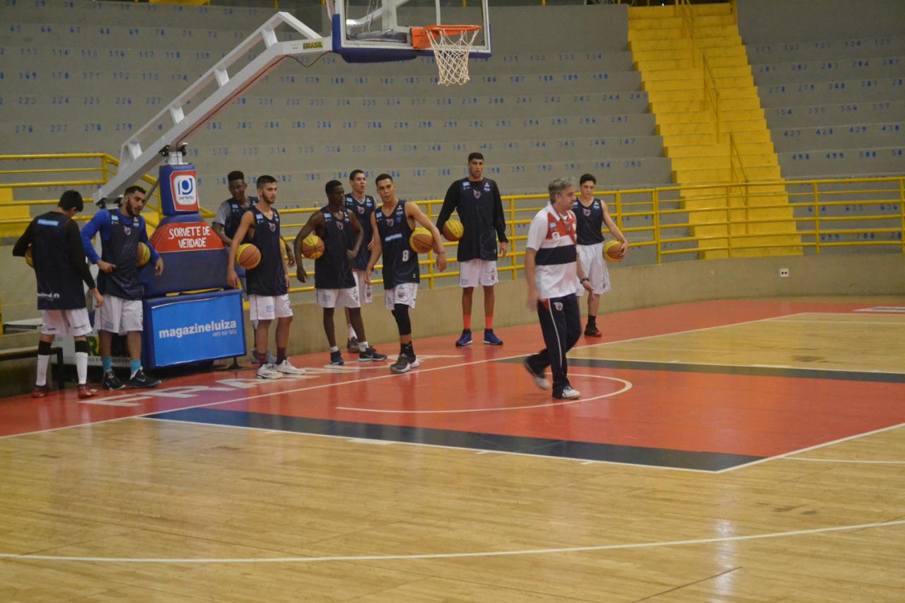 Franca Basquete sub-19 enfrenta rival Bauru nesta noite