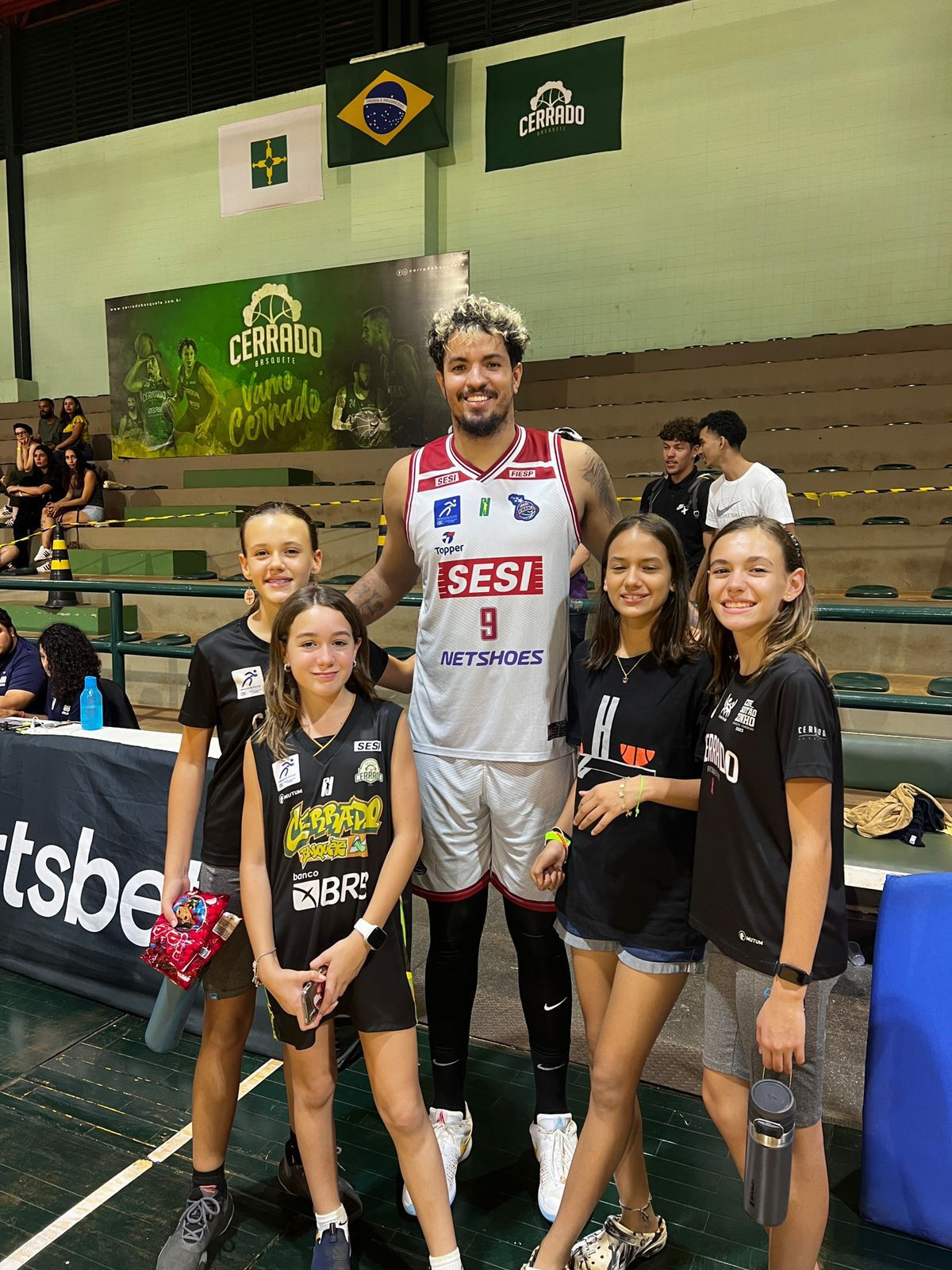 Lucas Dias apoia jogadoras do Cerrado Basquete
