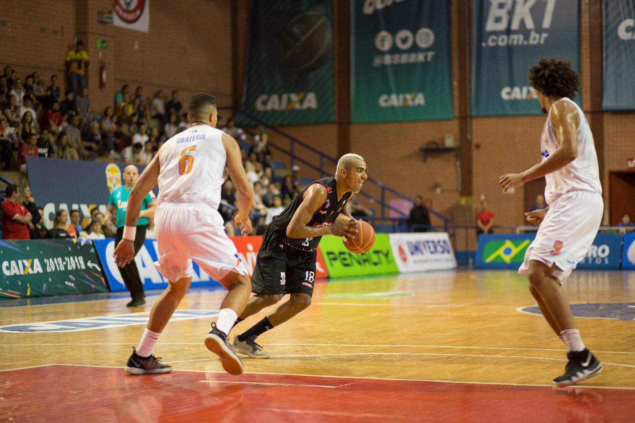 No Distrito Federal, Sesi Franca Basquete derrota Brasília e assume a liderança do NBB