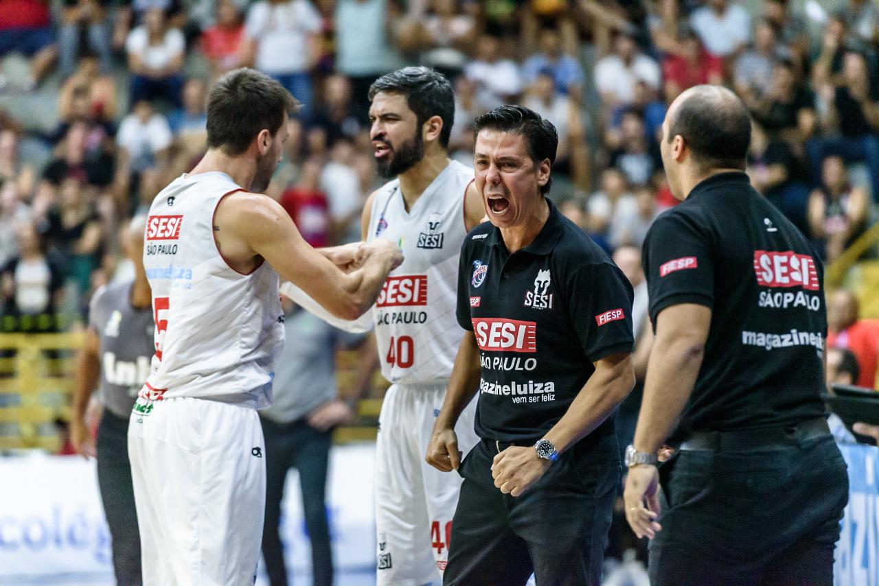 Sesi Franca supera Bauru e fica a uma vitória da semifinal do NBB