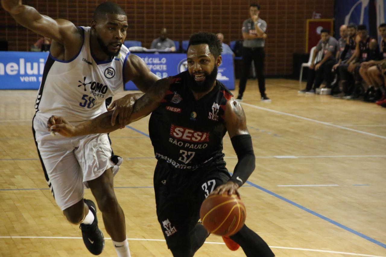 Sesi Franca Basquete é superado pelo Pinheiros, mas segue líder do NBB