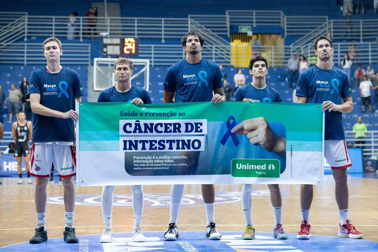 Em parceria com a Unimed, Sesi Franca Basquete promove ação de conscientização do Março Azul no Pedrocão